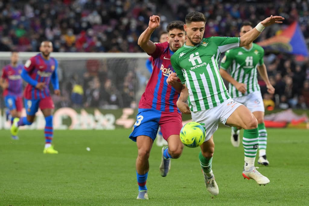 Barcelona no logra levantar frente al. Betis, caen 0-1 y se mantienen en el séptimo lugar con 23 unidades.