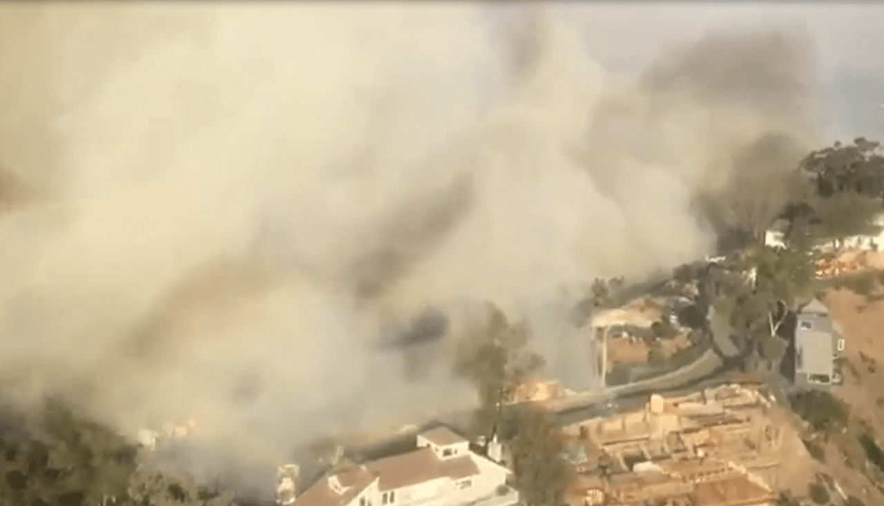 El incendio denominado Star Fire, estalló en un terreno empinado cerca de Falling Star Lane y Chino Hills Parkway.