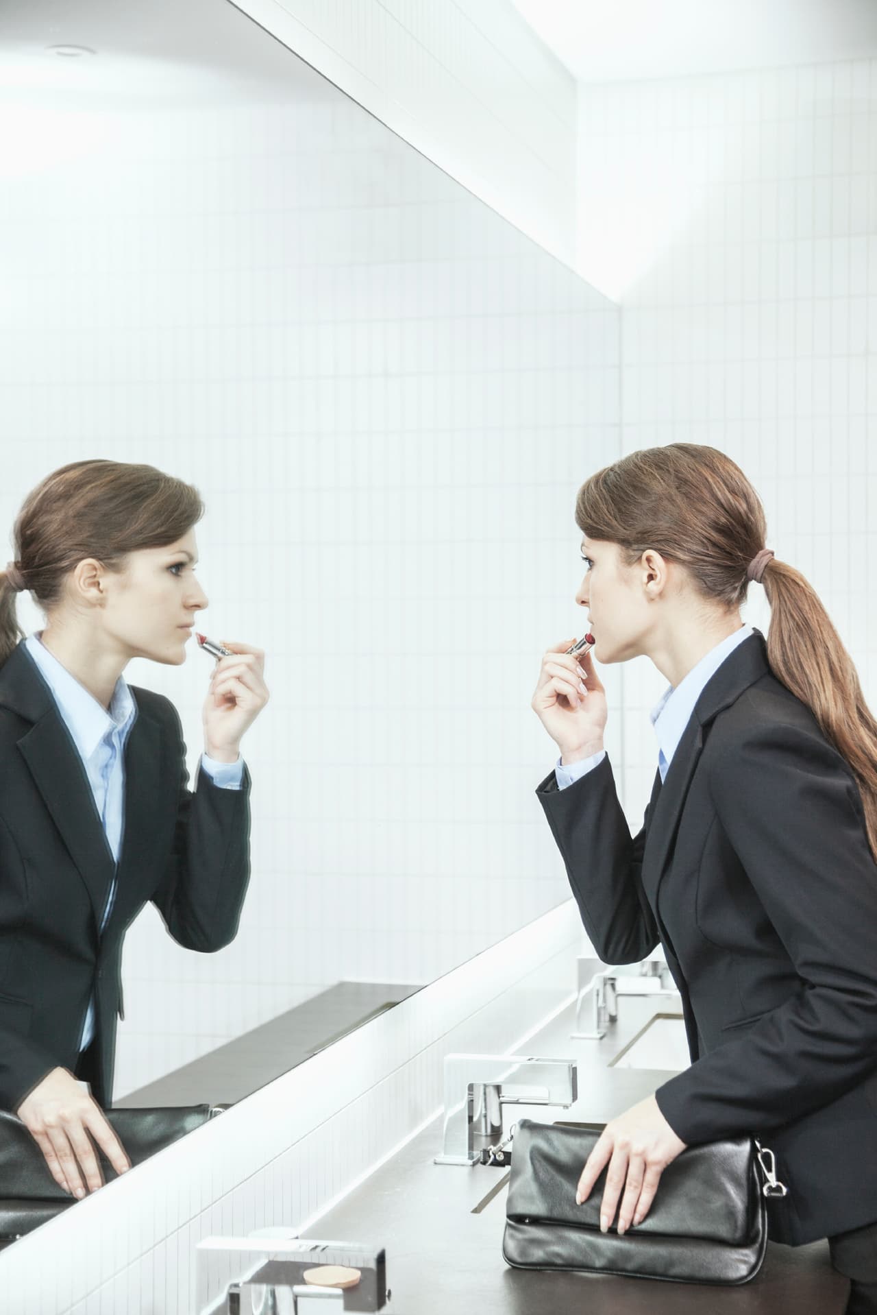 Si estás por tomar una decisión, pero algo dentro de ti algo te dice que no es la correcta, debes confiar en tu intuición y buen juicio. No debes tomar decisiones si tienes dudas.