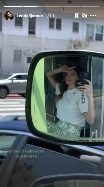 Para la promoción del lanzamiento la joven se subió a un camión y recorrió Los Ángeles. Los fanáticos que la seguían pudieron hacerse de sombreros y playeras que obsequió desde el interior del vehículo verde brillante.