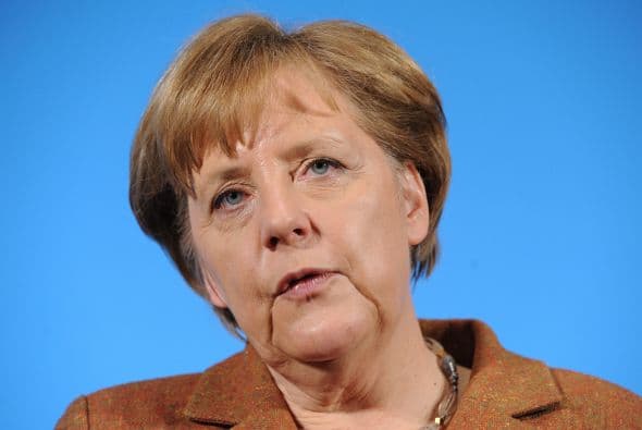 Merkel pidió que los países europeos apliquen "lo antes posible" un pacto previsto para fortalecer la disciplina fiscal. Añadió que los países de la eurozona deben aplicar rápidamente el llamado Mecanismo de Estabilidad Europea, el fondo de rescate permanente.