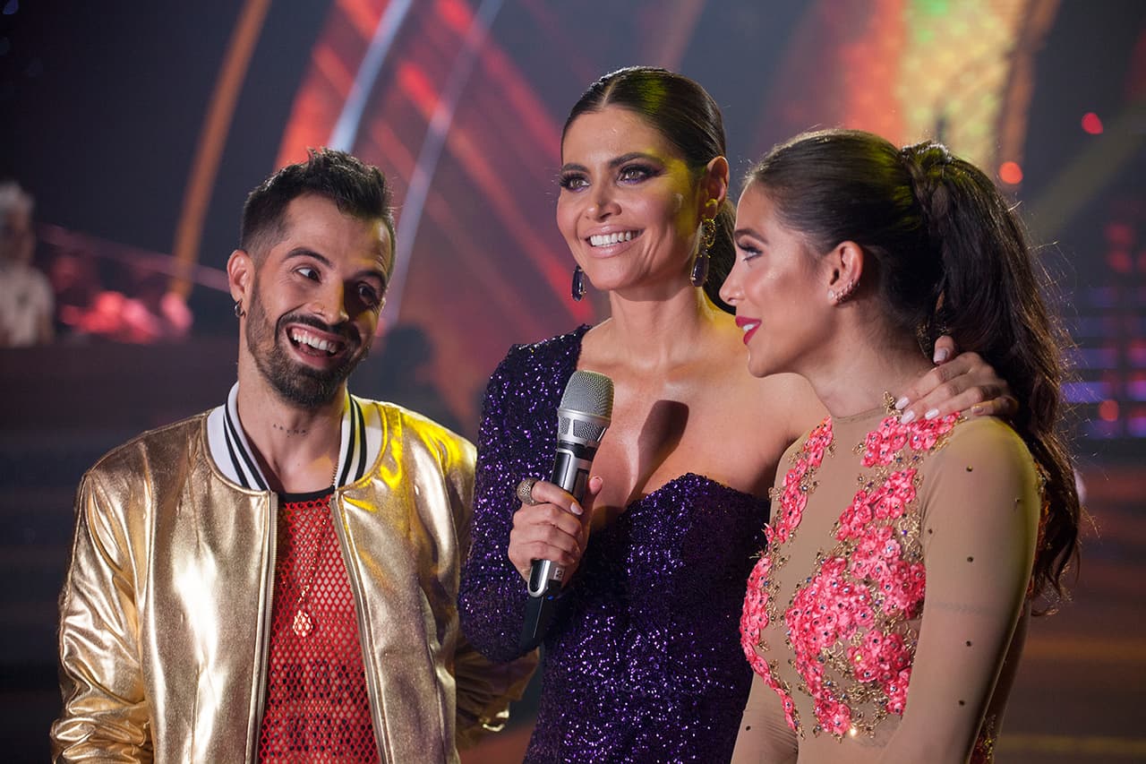 Rendón, de 25 años, se enfrentó en un duelo de 'swing dance' a su novio, el también músico Mike Bahía, quien bailó 'Crazy Little Thing Called Love'.