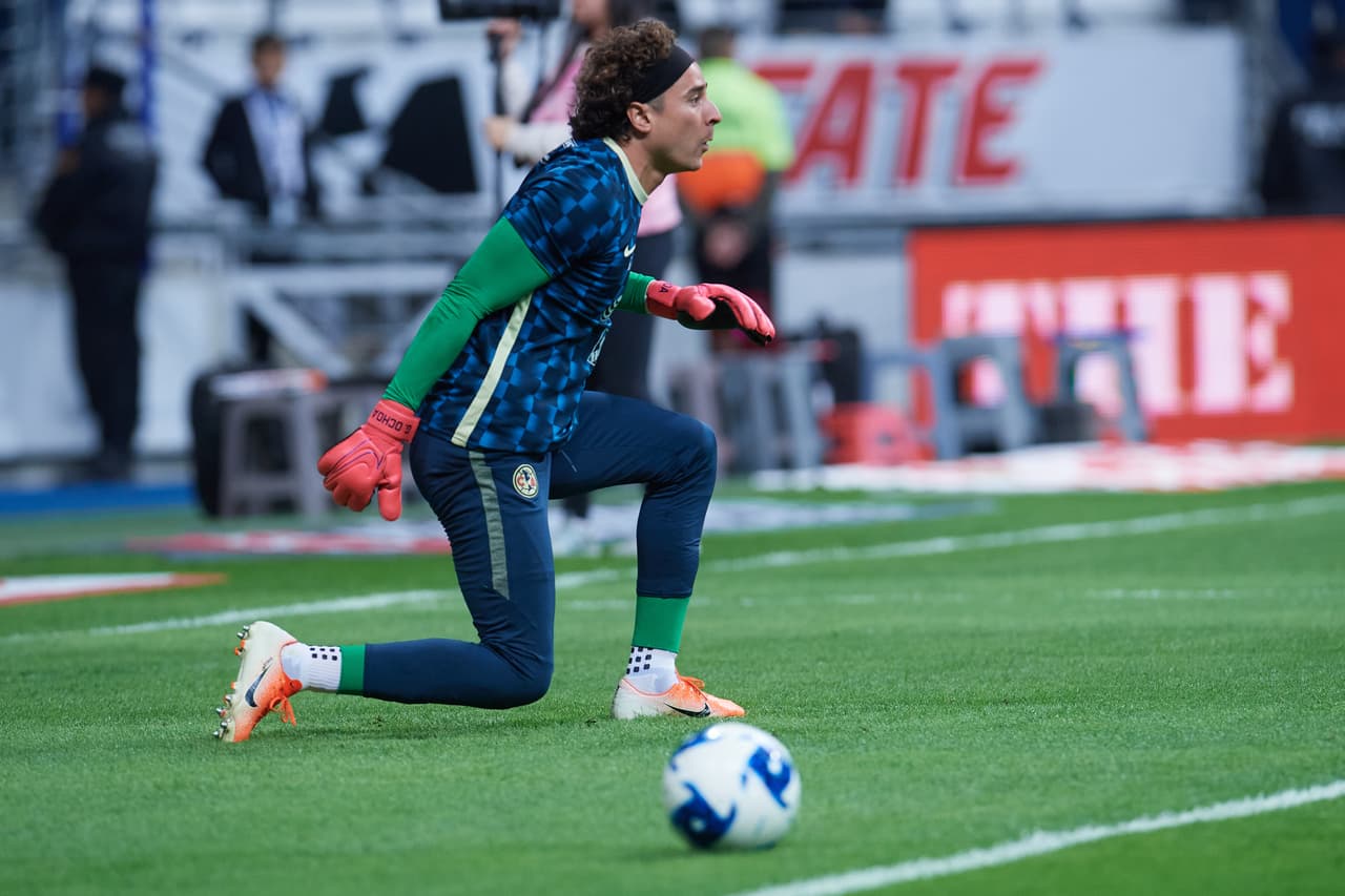 Desde el calentamiento se mostraba seguro y confiado en su equipo.