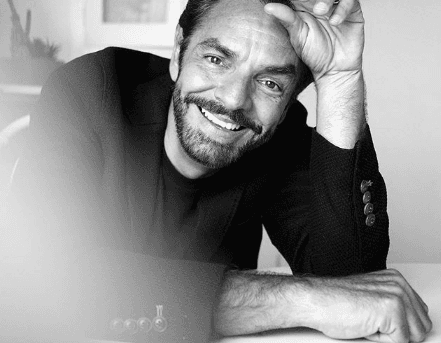 Entre risas, el intérprete de 'Ludovico P. Luche' confesó que la relación con su papá era fantástica: “Nos llevábamos muy pesado, pero 
<b>me caía muy bien mi papá era muy divertido</b>”. 
<br>