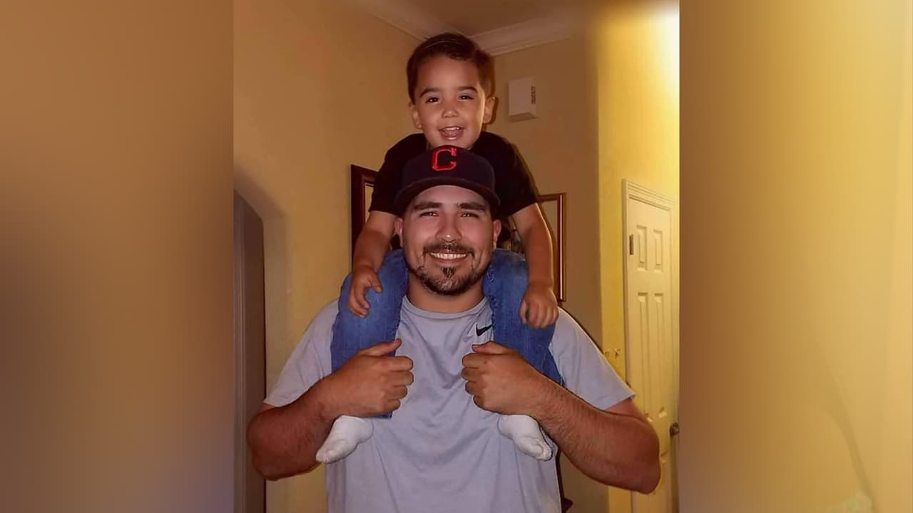 “EL 8 de septiembre mi esposo y yo decidimos suspender sus medicamentos para que descansara y no sufriera más”, señala Castillo. El menor falleció el 8 de septiembre.