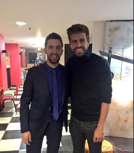 Cuando a Piqué se le preguntó cuánto dinero posee, dijo que su patrimonio supera al presupuesto disponible para este año del equipo de fútbol Espanyol, que es el equivalente a 64 millones de dólares. "Son muchos más", afirmó el futbolista de 32 años.