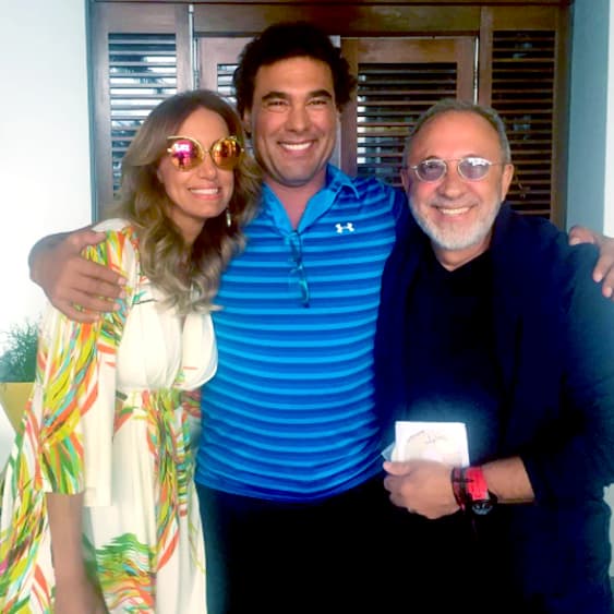 Otro galán de telenovela que es parte de su círculo de amigos es el mexicano Eduardo Yáñez, aunque la lista es aún más larga.