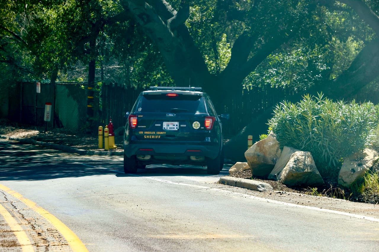 La policía no logró localizar el dron que sobrevoló la mansión de los Smith.