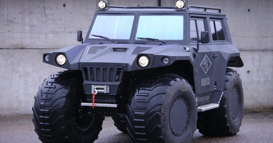 De acuerdo con las especificaciones del fabricante, quien tiene distribuidores en Bielorrusia, Moscú, Lituania y Emiratos Árabes, el HUNTA Overcomer
<b>tiene capacidad para ocho pasajeros</b>.