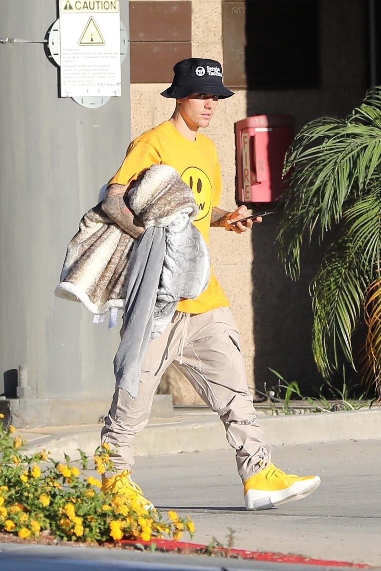 People reseña que Baldwin y Bieber salieron a finales de 2015, pero se separaron tiempo después en 2016. La modelo estaba "realmente molesta" con la estrella pop y "ambos tomaron caminos distintos", dijo una fuente.
<br>