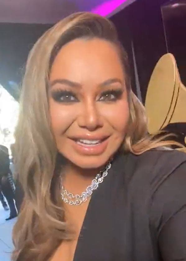 Los fans especularon que la imagen confirmaba la reconciliación de la pareja, quien está en proceso de divorcio desde el 19 de octubre de 2020, día en que la hija de Jenni Rivera hizo la solicitud en una corte de Los Ángeles.
<br>