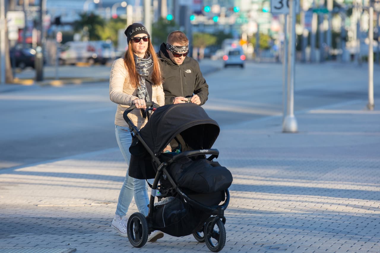 Bufandas, gorros, chaquetas y abrigos: los floridanos han tenido que sacar sus ropas más abrigadas para mantenerse calientes en el "Estado del Sol".