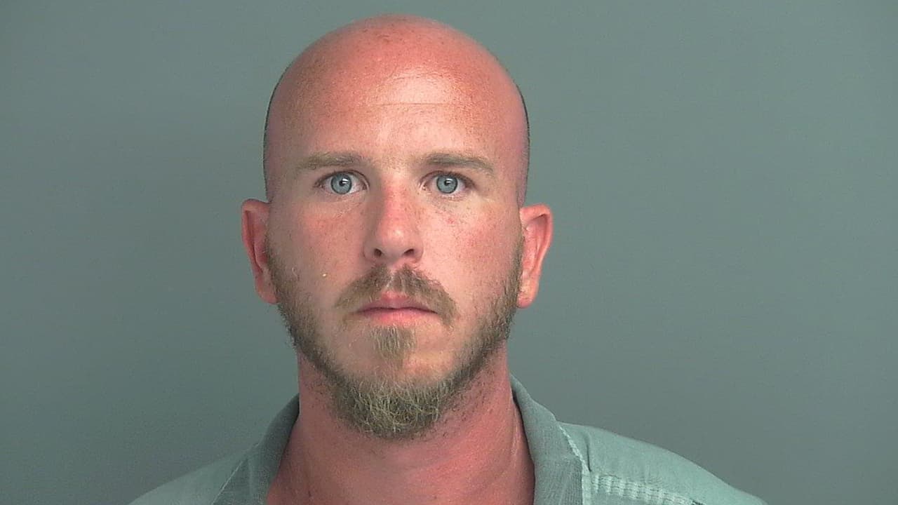 Joshua Phillip Pursley - Agresión contra un miembro de su familia.