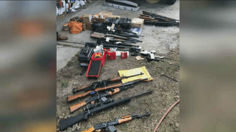 El descubrimiento llevó a la policía a investigar si Todd estaba involucrado con algún grupo de odio.