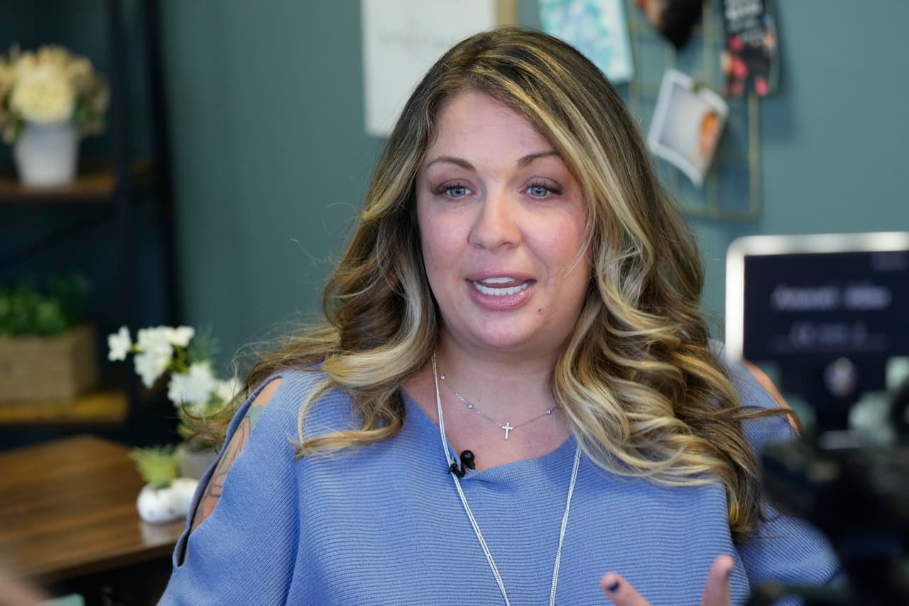 La diseñadora Lorie Smith, en una imagen tomada en su oficina en Littleton, Colorado, el pasado 7 de noviembre de 2022.