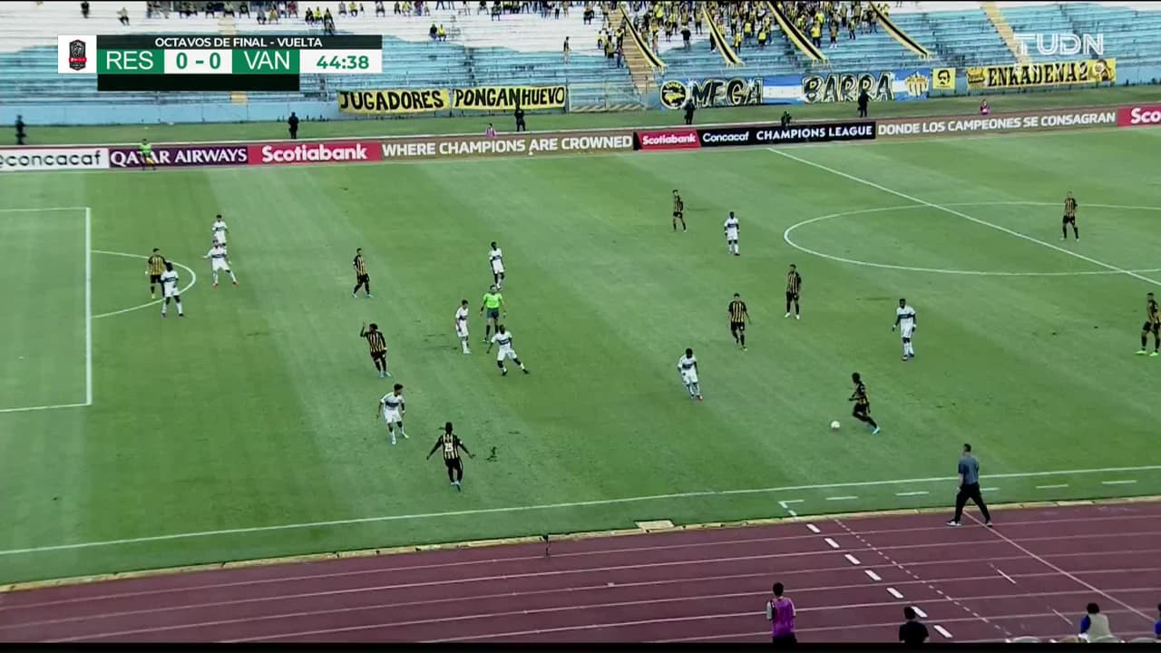 ¡TIRO ATAJADO! disparo por José Reyes.