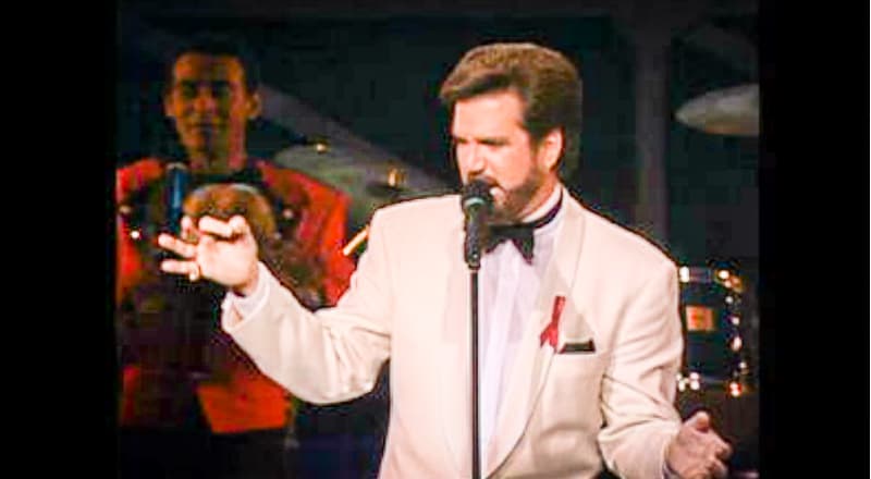 El cantante cubano, Willy Chirino, animó la velada con la canción 'Medias negras', sencillo de su disco Oxígeno de 1991.