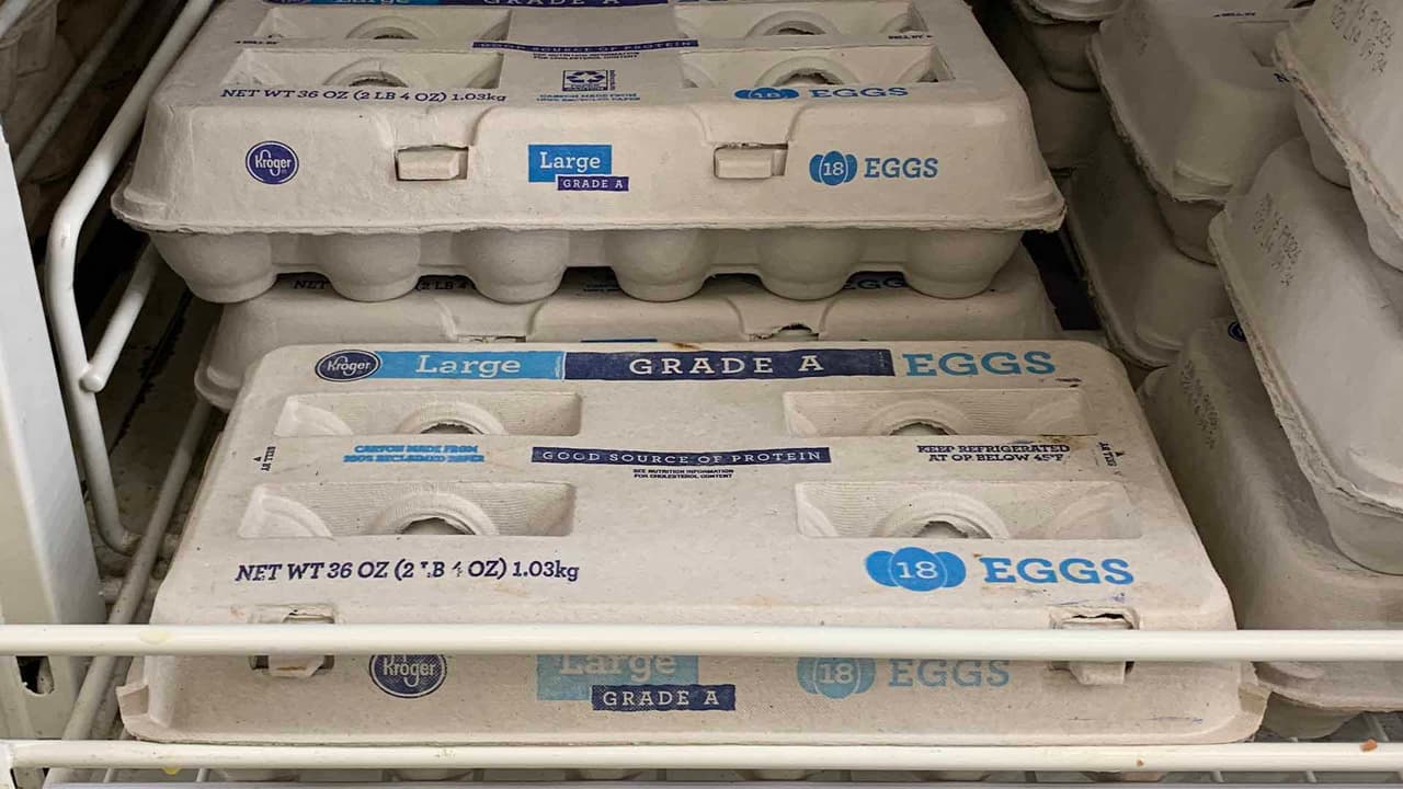 <b>Huevos</b> (el precio varía según la marca).
<br>H‑E‑B $3.28
<br>Kroger $3.19
<br>Walmart $3.83