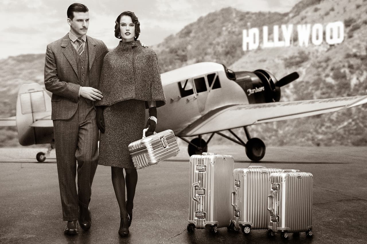 Ella aparece en la campaña con el modelo Jonathan Huebl.