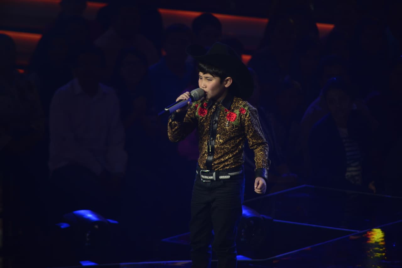 Esta ocasión los capitanes tuvieron que cantar con los papás y en la segunda etapa los hijos lo hicieron de manera individual para poder elevar la puntuación. Hubo doble eliminación y los Valdés dijeron adiós. Paty Cantú pasó por lo mismo que María León y sus dos familias se enfrentaron, quedando fuera los Tijerina.