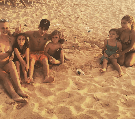 Justin no comparte su tiempo con ellos con cualquier conquista, por eso se pensó que todo iba súper en serio cuando vimos a la bella Hailey Baldwin compartiendo en familia.