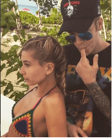 En un video que compartió en Instagram se ve cómo Justin se lamió el dedo índice para después ponerlo dentro de la oreja de la linda rubia.