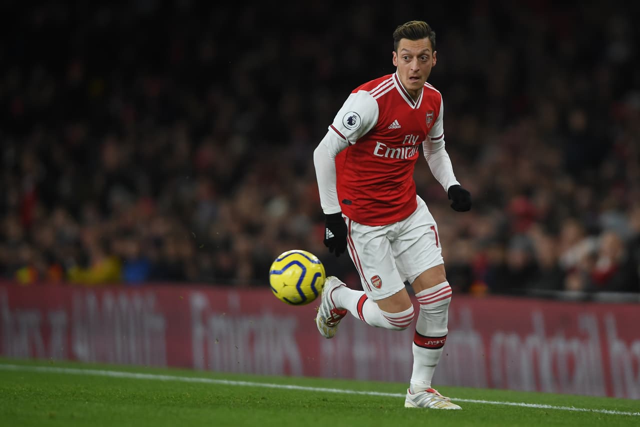 Televisión china veta al Arsenal por comentarios de Özil