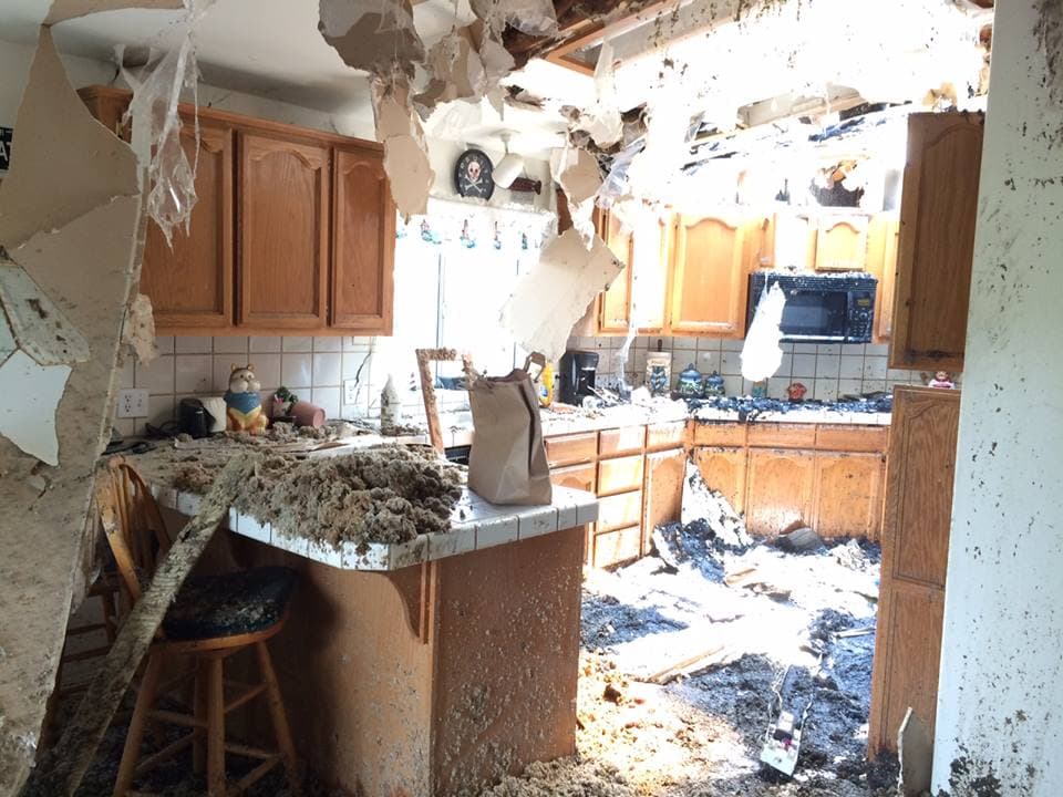 Al menos siete casas móviles fueron destruidas por un incendio que inició en el condado de Solano, en el norte de California. No se registraron personas lesionadas.