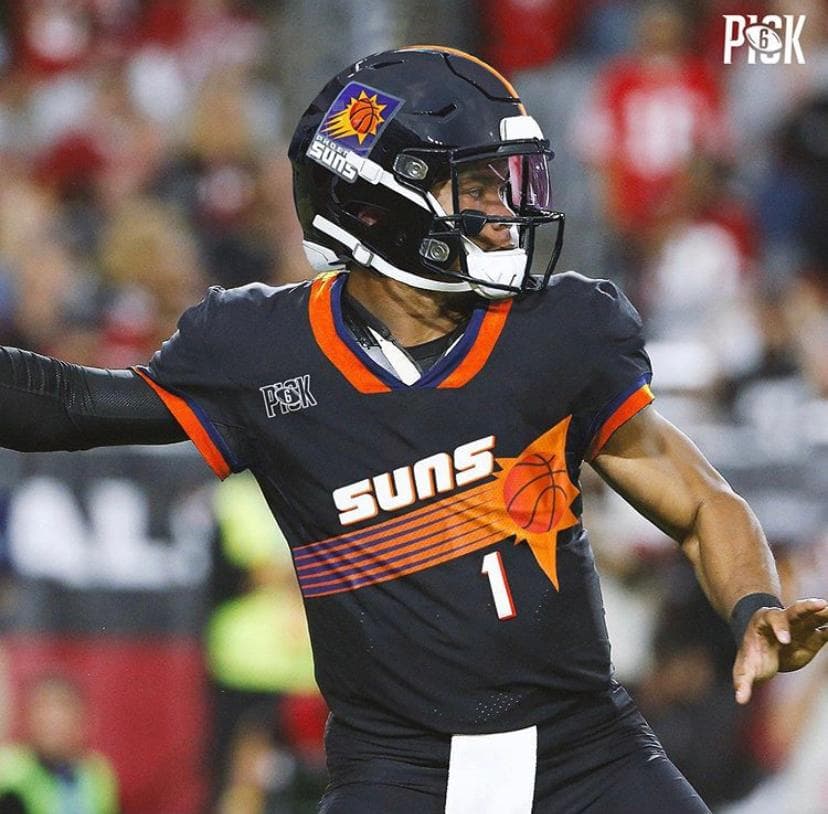 <b>Kyler Murray</b>
<br>El jugador seleccionado como No. 1 en el Draft 2019 de la NFL perteneciente a los Arizona Cardinals, así se vería con el uniforme de los Phoenix Sunrs.