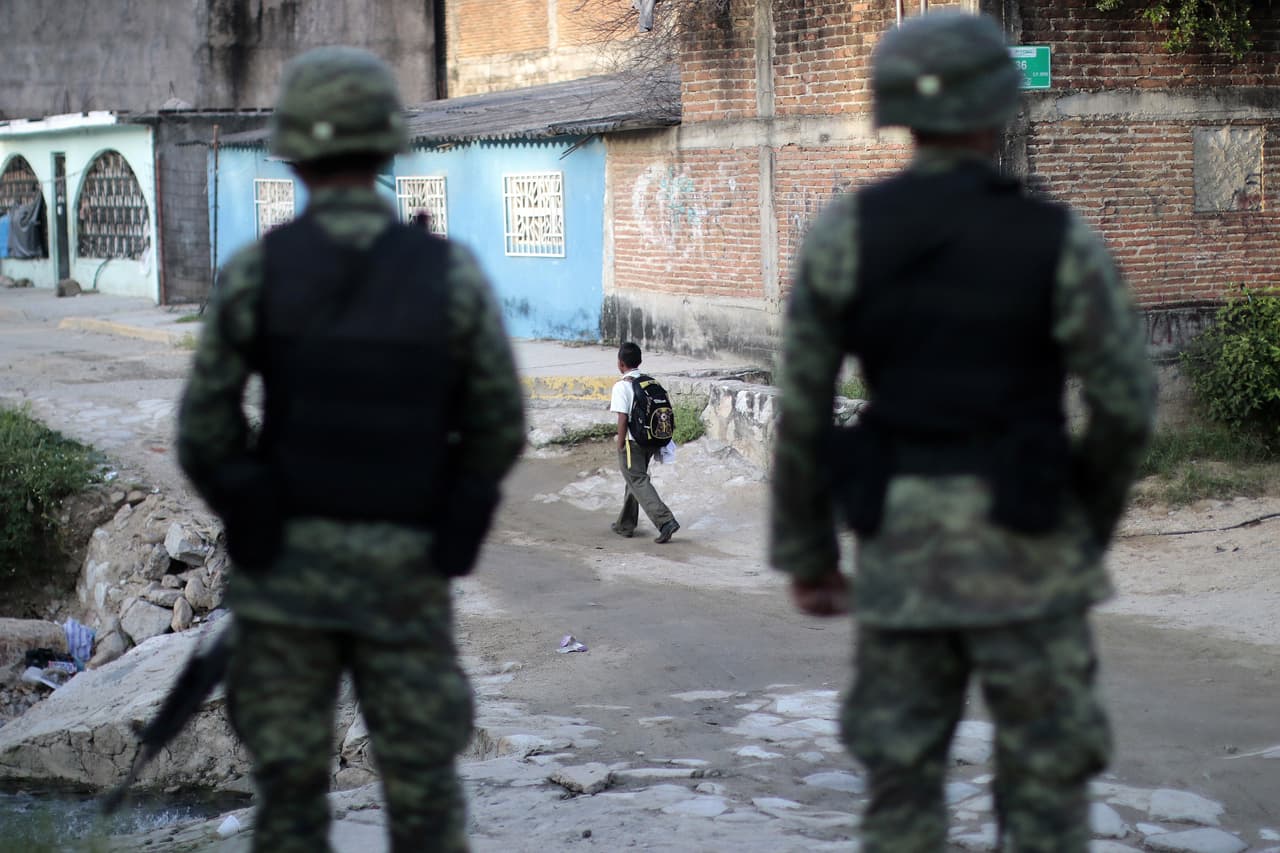 Acusan a maestro de abusar de 8 niños en México