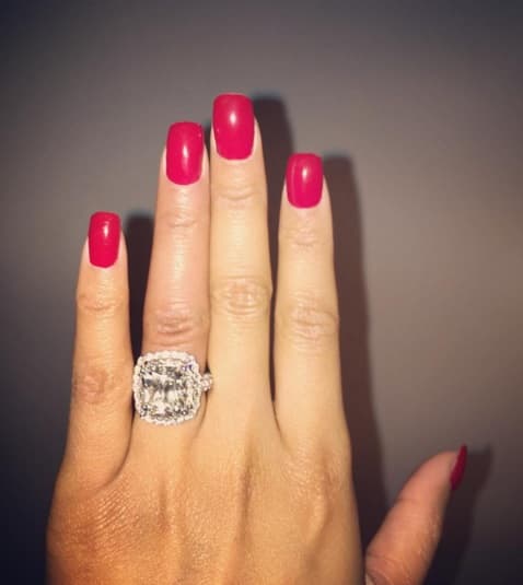 Y aunque no han formalizado su compromiso, podría ser que con esta joya alguna sorpresa nos puedan dar.