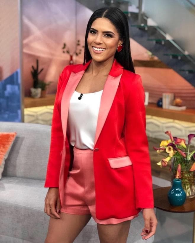 Dio un saltó a la fama cuando se coronó como reina del certamen Nuestra Belleza Latina hace casi cuatro años.
<br>