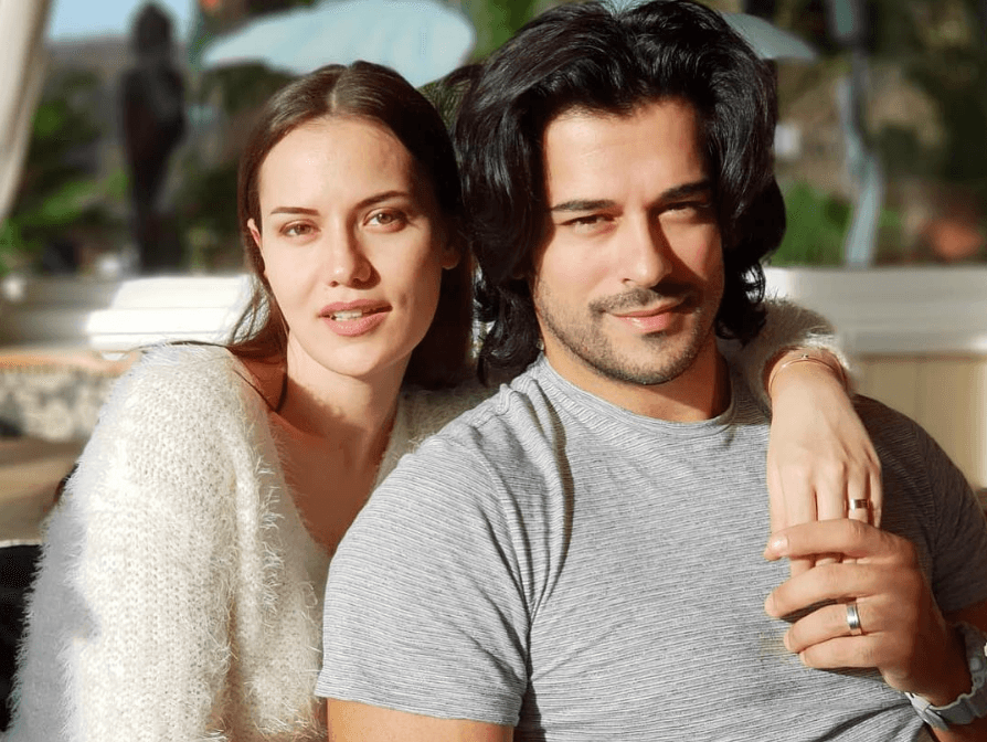 Burak Özçivit, el protagonista de 
<b><a href="https://www.univision.com/shows/amor-eterno" target="_blank">Amor Eterno</a></b>, y su esposa Fahriye Evcen están de fiesta: este 14 de abril celebran el primer cumpleaños de su hijo.
