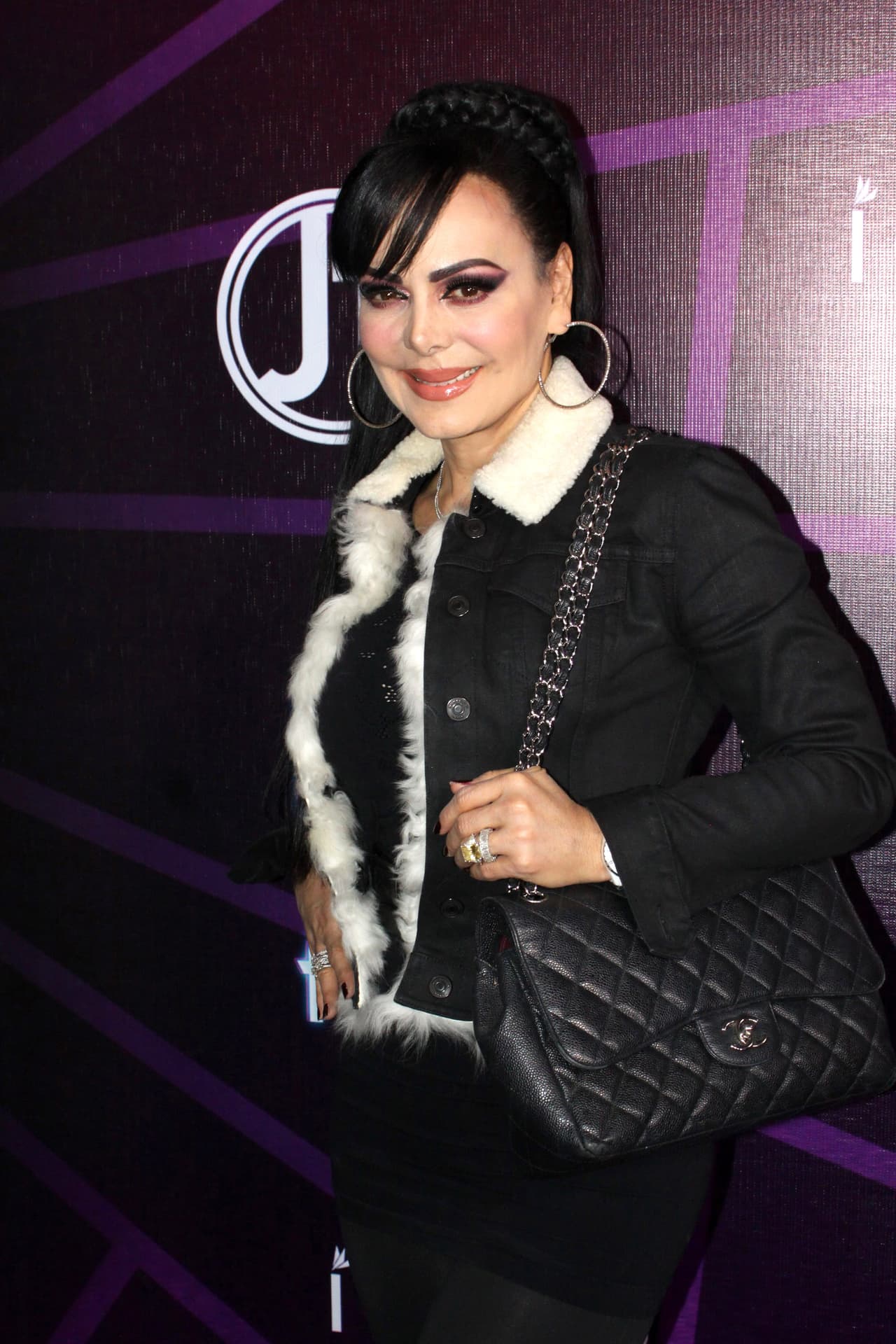 "Me hubiera encantado dársela porque en ese momento estaba muy reciente lo de Joan, pero teníamos que trabajar juntas. Me dolía mucho ser cornuda, era la cornuda más famosa", declaró la también cantante en julio de 2016.