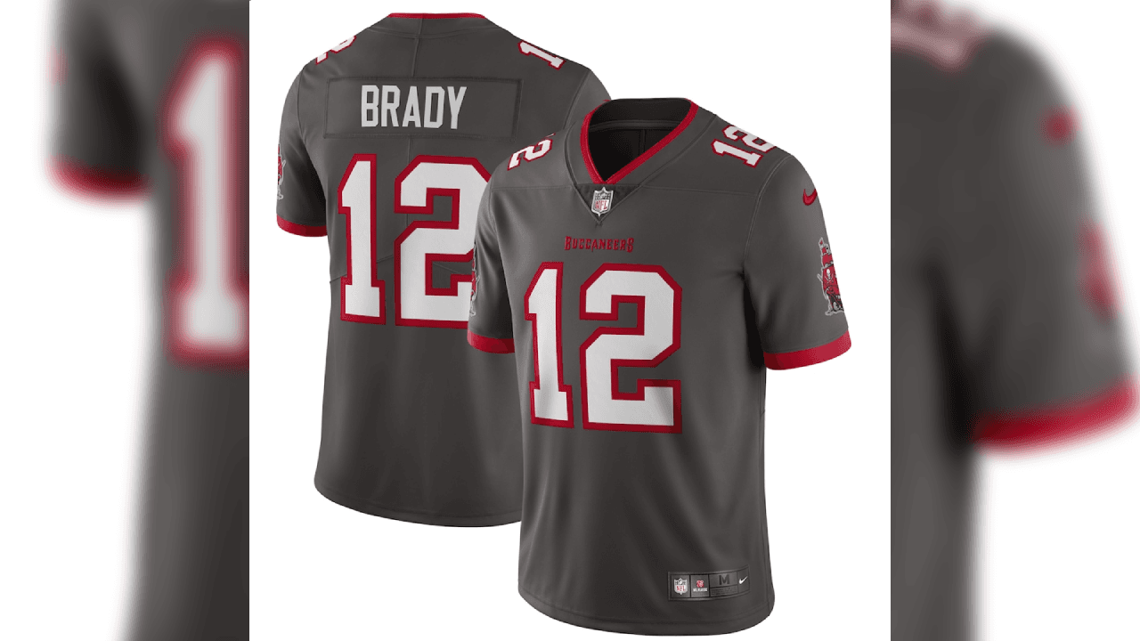 <b>3.- Tom Brady (Pewter alternative vapor)</b>
<br>Increíblemente el jersey alternativo de Brady supera al rojo y al blanco como el más solicitado por los fans de los Buccaneers.