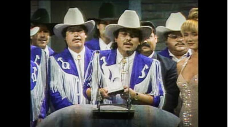 Banda Machos levantó el premio a Revelacion Mexicana del Año. Entre sus competidores se encontraba Alejandro Fernández. Se les reconoce por realizar un estilo de música de banda más bailabe, pues integran cumbia y quebradita en sus rolas.