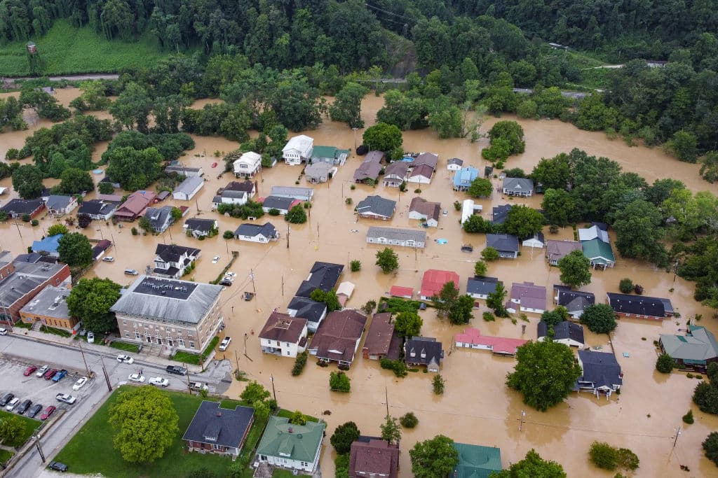 <b>Kentucky, 2022. </b>Las violentas inundaciones en el este de Kentucky a finales de julio de 2022 causaron 45 muertes. Las aguas destruyeron casas, negocios, escuelas, caminos y puentes, dejando a miles sin pertenencias.