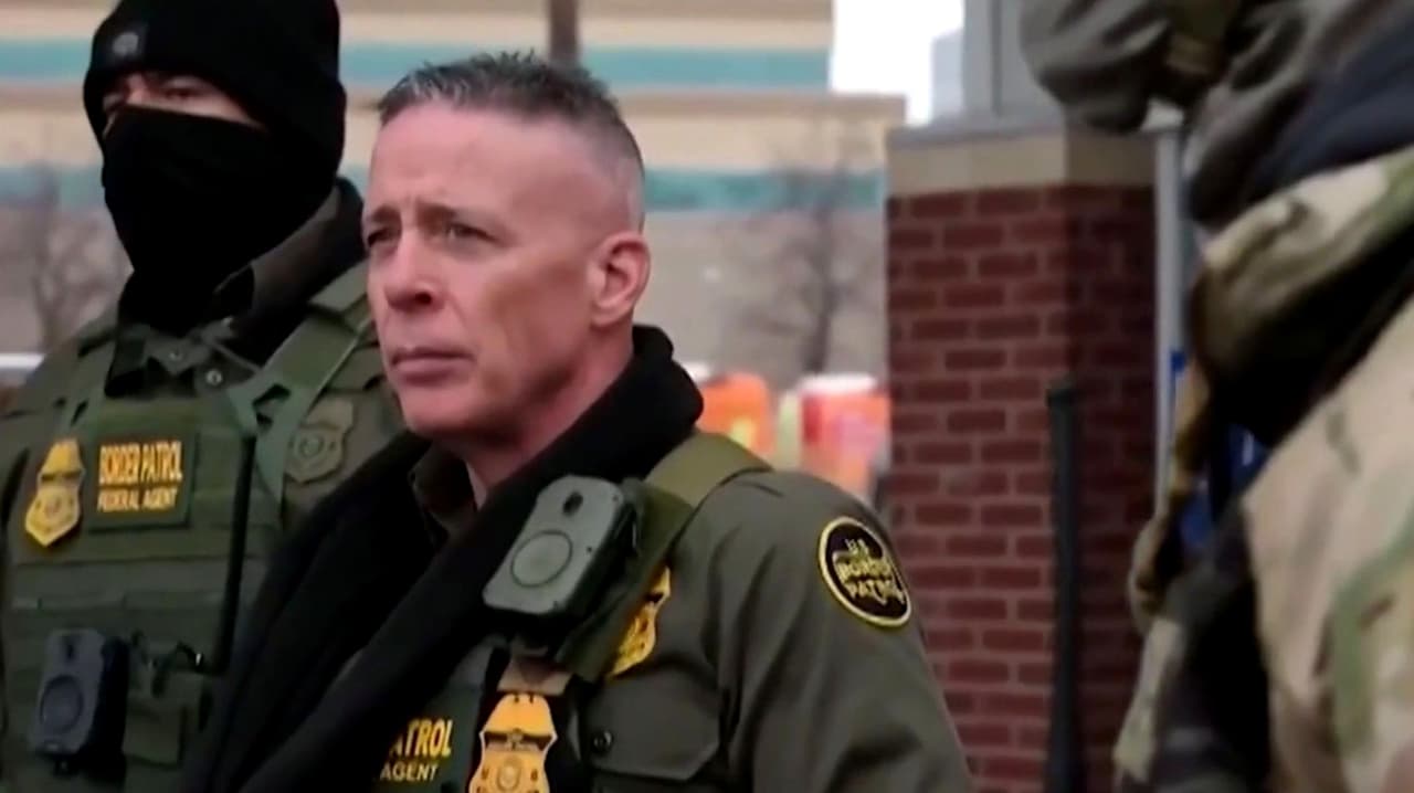 Noticia sobre el retiro de Greg Bovino, figura clave en estrategia migratoria, desata serie de reacciones