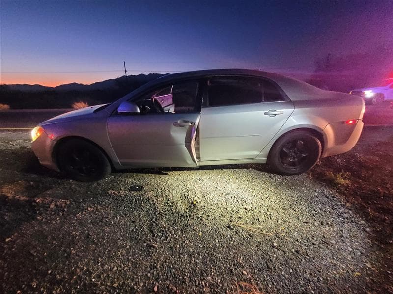 En Río Rico, un hombre
<b> salió corriendo de su auto, tras pararse en un puesto de control migratorio</b>. Fue perseguido y detenido, mientras que en la cajuela del vehículo que conducía se halló a un ciudadano guatemalteco.