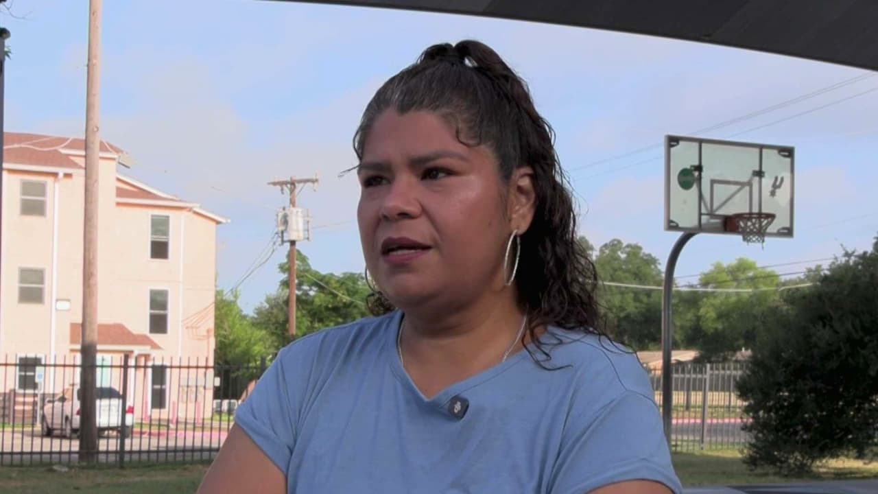 Madre aplica medidas extremas para garantizar la seguridad escolar de su hija tras incidente con ICE