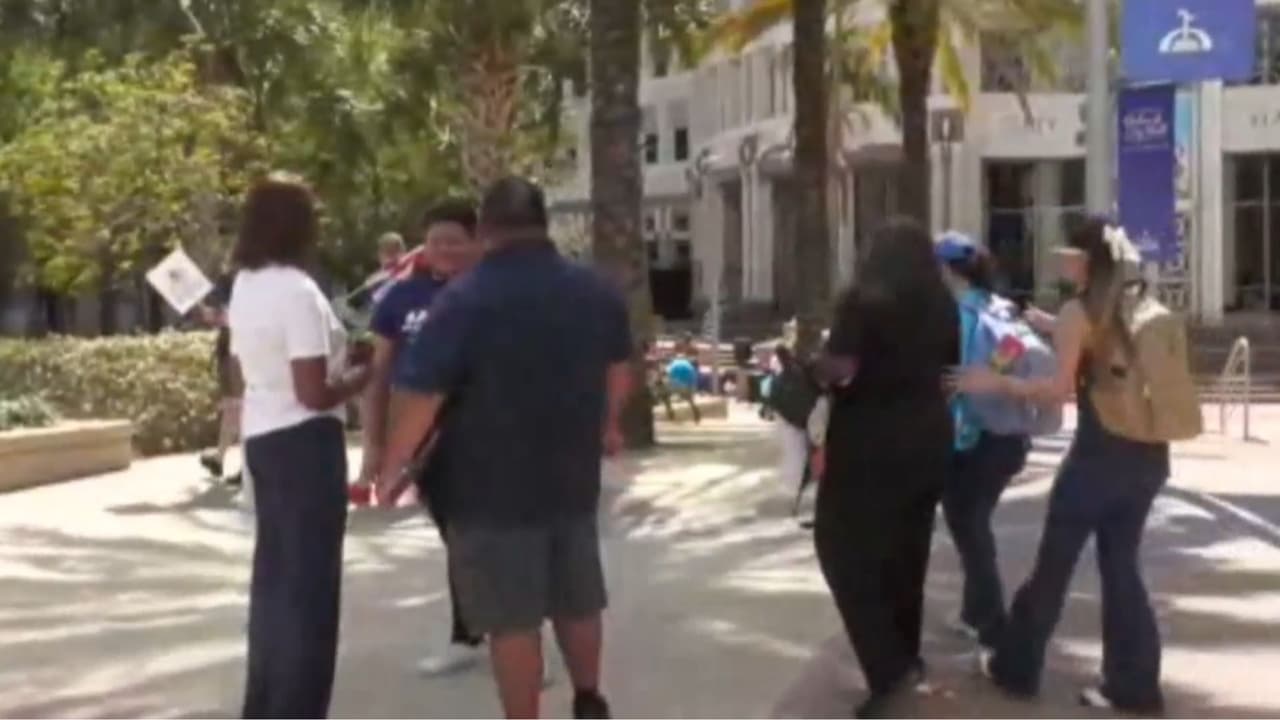 <b>Protesta organizada por grupos comunitarios y de base. </b>Las marchas “No Kings” no tienen un solo organizador central, sino que surgen de iniciativas locales y grassroots.