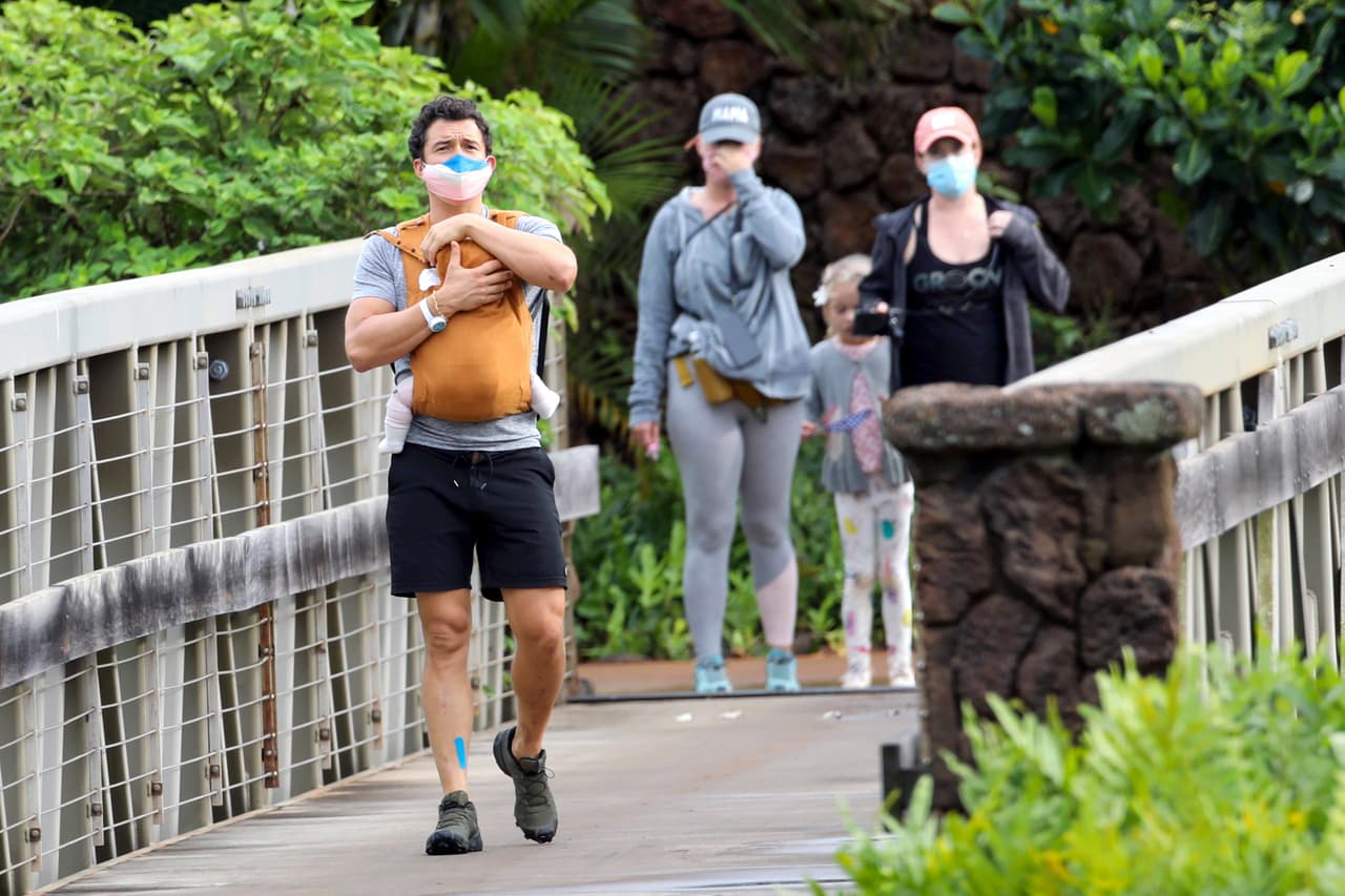 Orlando Bloom y Katy Perry están de vacaciones en Hawaii, desde el pasado 3 de marzo fueron captados disfrutando de las playas de la isla.
