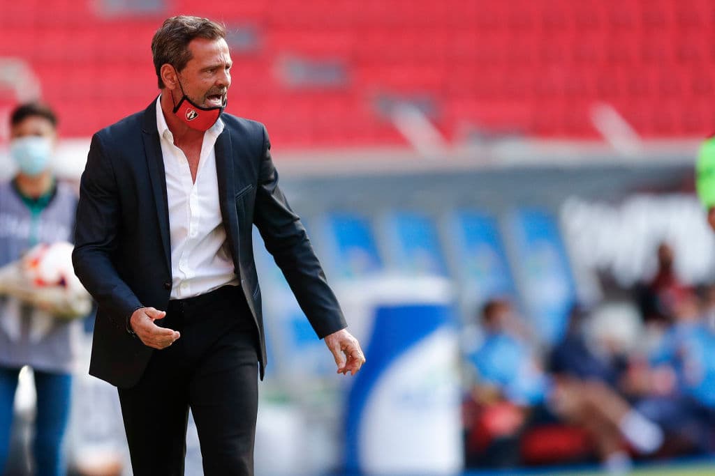 Javier Aguirre regresó al futbol mexicano ‘con el pie derecho’ venciendo a los rojinegros en el Jalisco. | Rogelio Funes Mori (1’, 45+2’) marcó doblete para la victoria de Rayados que se mostraron en buena forma al arranque del torneo del futbol mexicano.