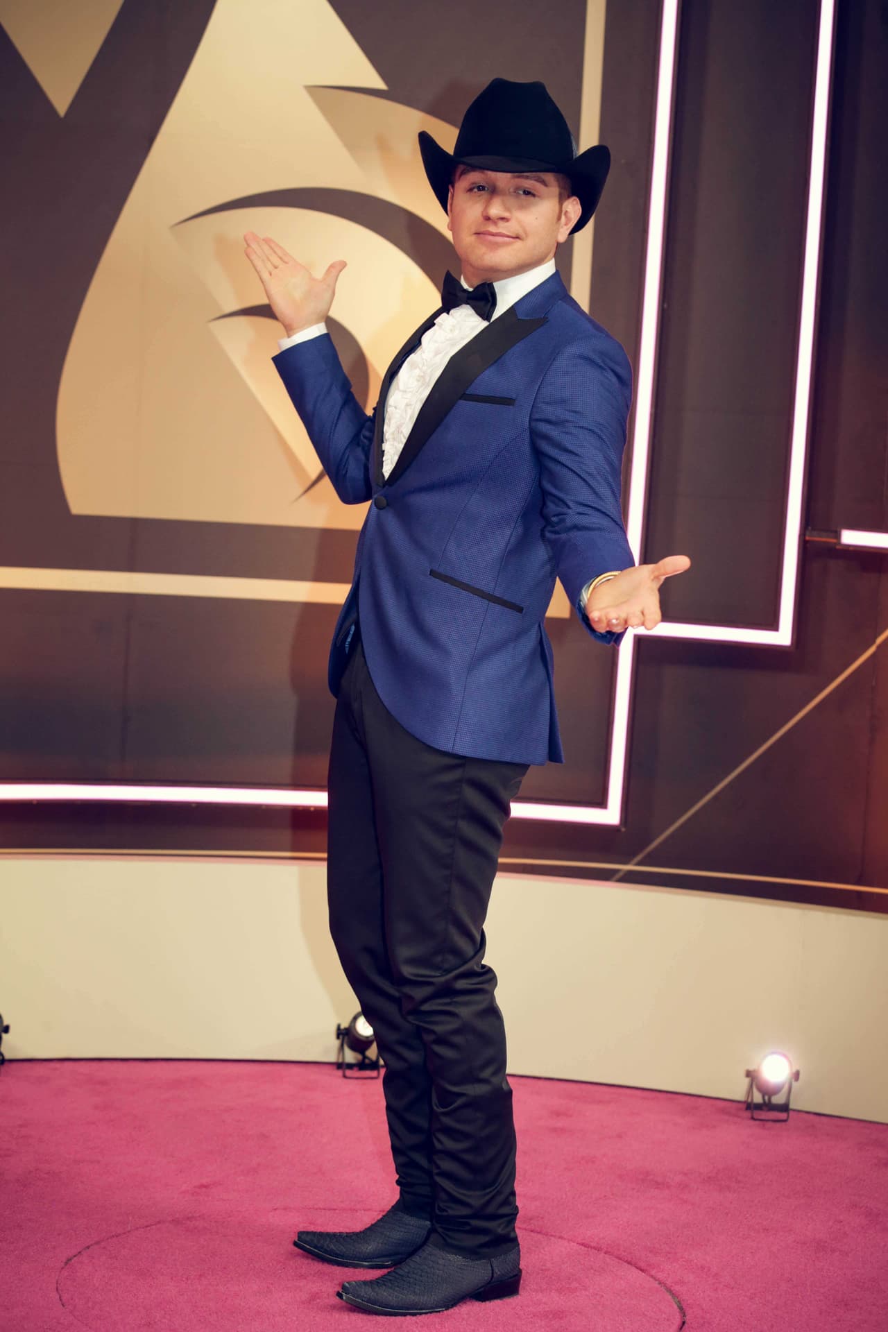 ... la de ropa interior. "A ver si algún día se da", comentó entre carcajadas. Pero adviritó que si lo hace, él además de diseñarla, tendra otro papel: 
<b>"¡Yo voy a ser el modelo!". </b>