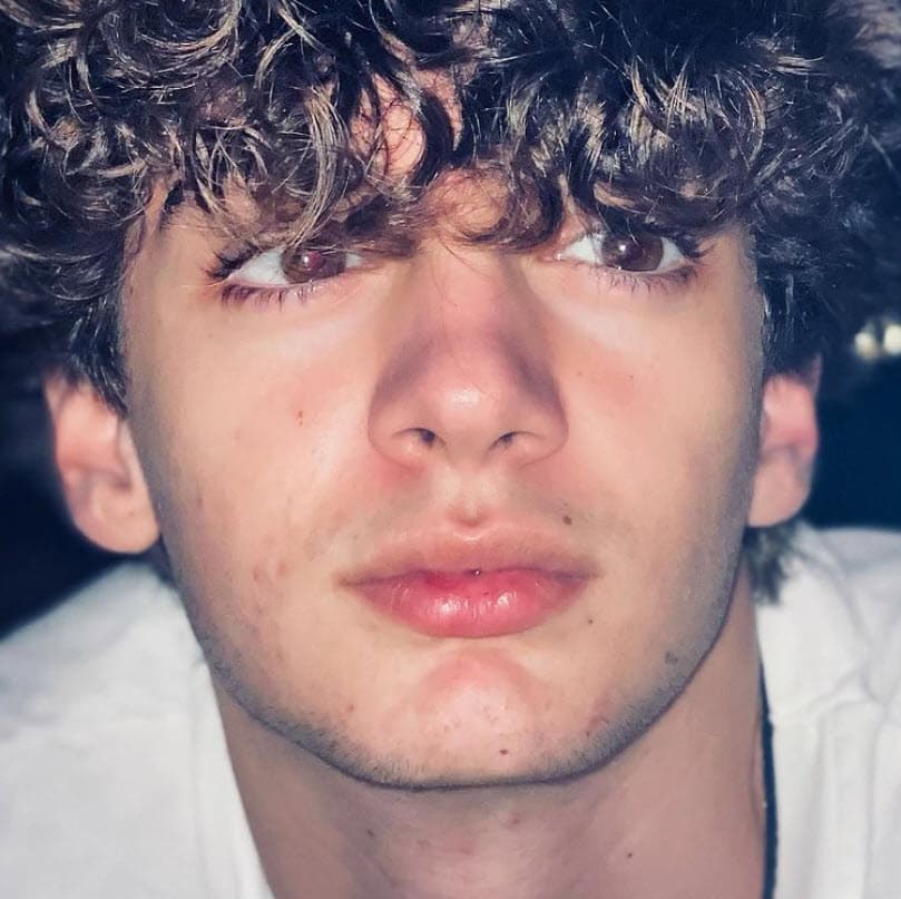 Las chicas que lo acompañaban salieron expulsadas, aunque el único herido de gravedad fue 'Tophy', como le dicen de cariño al hijo del cubano y Elizabeth Gutiérrez.