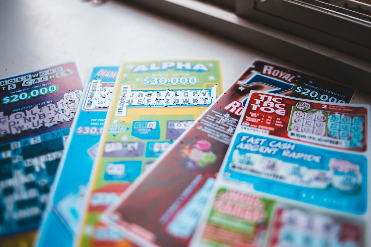 <h2 class="cms-H2-H2">Ganó la lotería, pero dice que perdió todo por confiar en su tío</h2>
<br>Ruby Reyes, una madre inmigrante del Área de la Bahía, asegura que ganó $2 millones con un boleto raspadito de $10 de la Lotería de California,
<a href="https://www.univision.com/local/san-francisco-kdtv/loteria-de-california-mujer-inmigrante-gana-2-millones-de-dolares-en-un-raspadito-y-familiar-roba-el-premio">pero denuncia que su tío, quien la ayudó a cobrar el premio.</a>