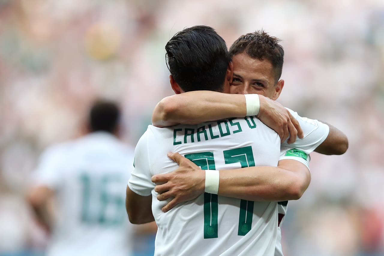 ¡Orgullosamente Chivas! Chicharito envió felicitación a Vela por su cumpleaños