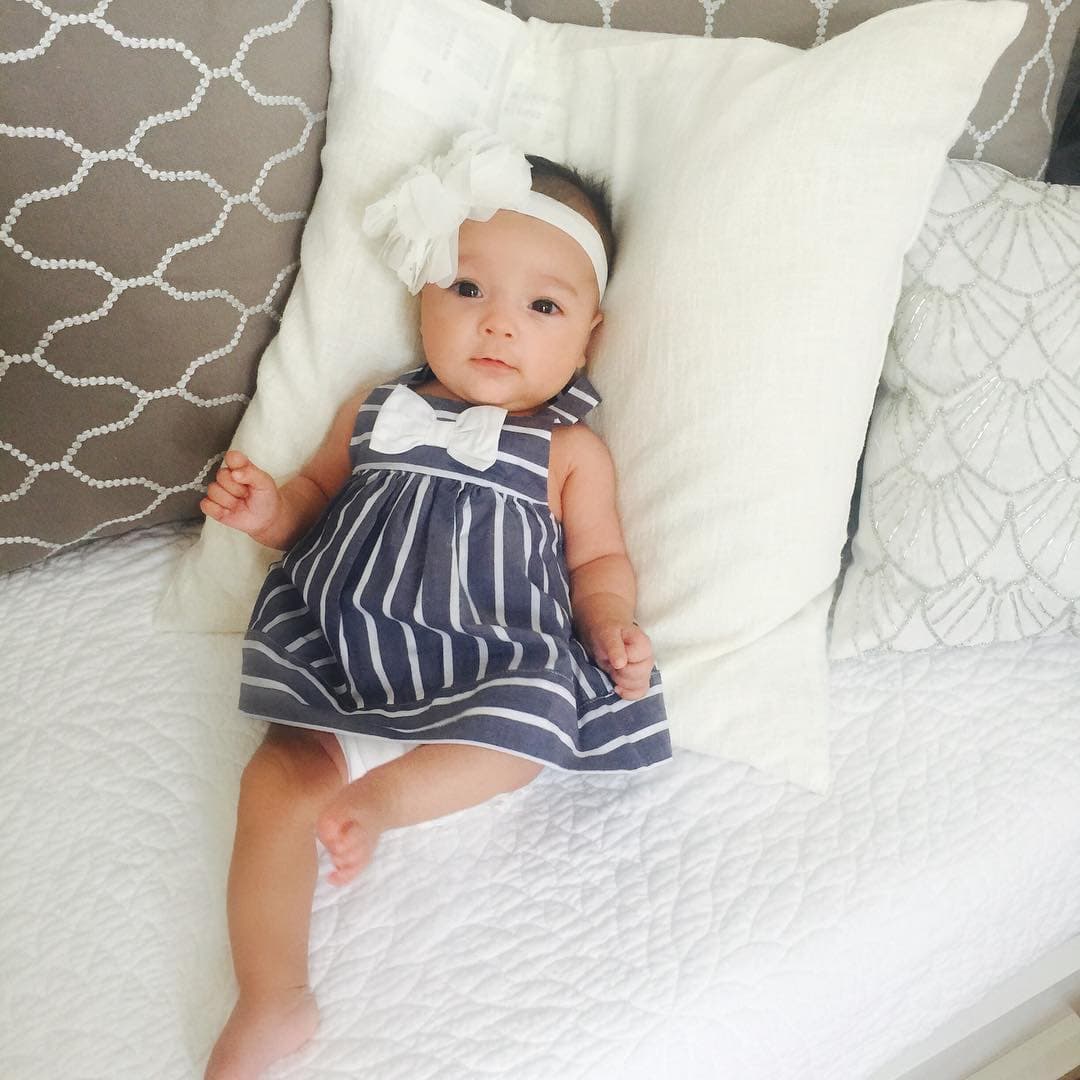 Y su famosa mami, Bárbara Bermudo, no para de presumirla en redes sociales. Con este vestidito luce bellísima.