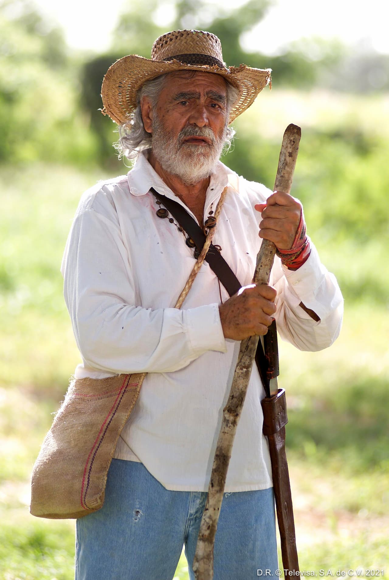 El reconocido actor Eric del Castillo, forma parte de esta historia como Chepe Estrada, un hombre solitario del pueblo. Siente un cariño especial por Julia y es quien la apoda como ' La Potra'.