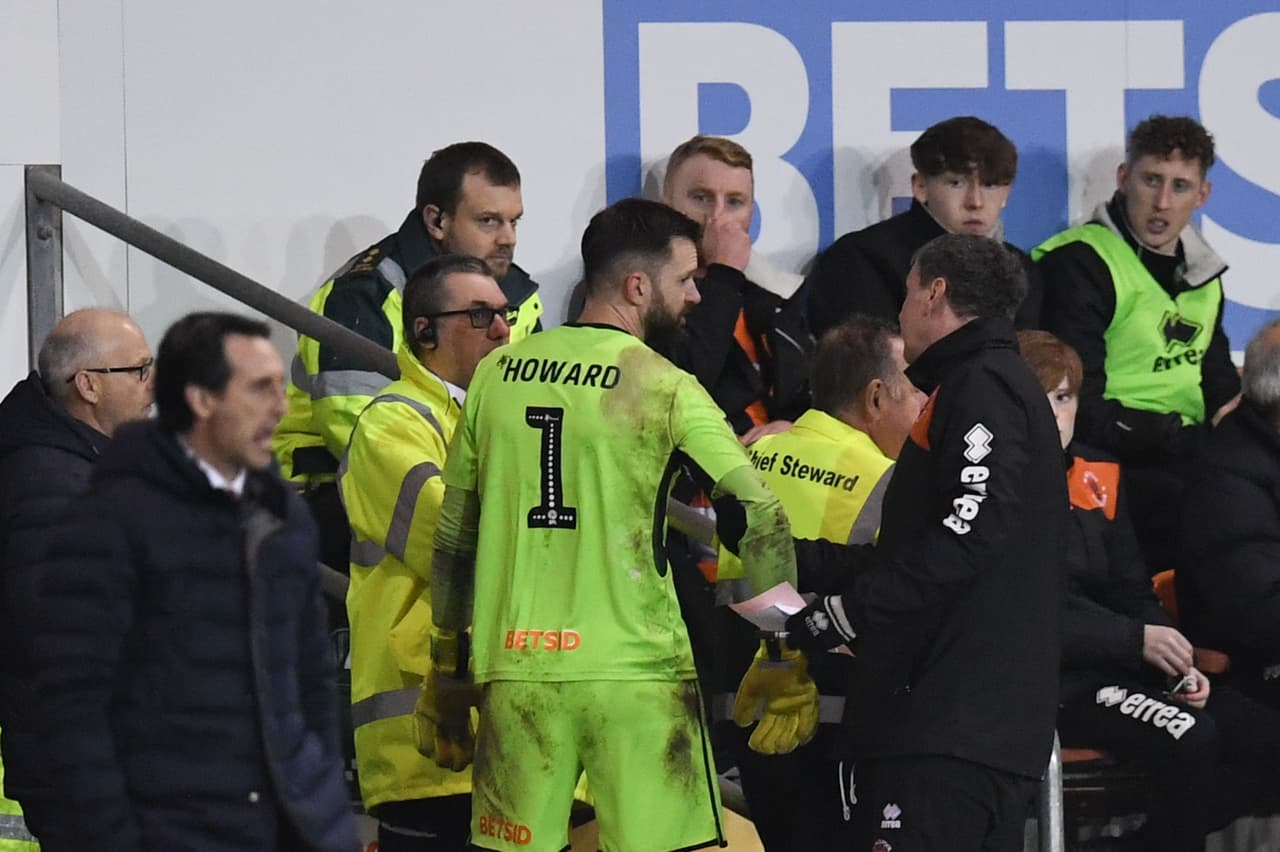 Al minuto 62, el portero Mark Howard tuvo que dejar el campo por lesión. No le salía nada al Blackpool.